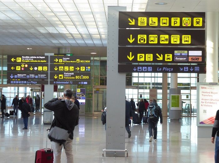 バルセロナ空港　ホール