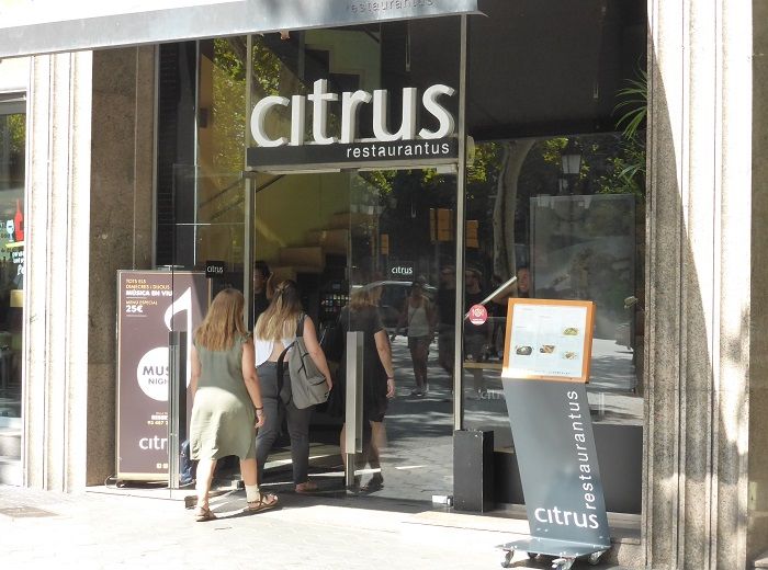 レストラン　１階の入り口