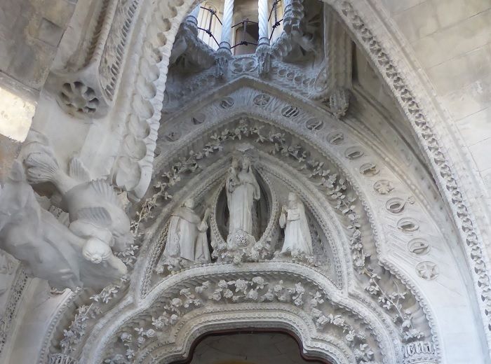 聖母ロサリオ回廊