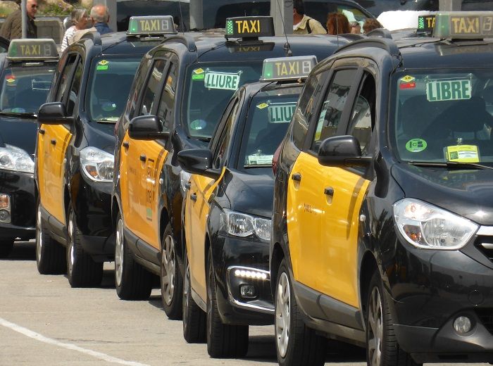 バルセロナ タクシー徹底解説：乗り方、料金、チップ、注意点