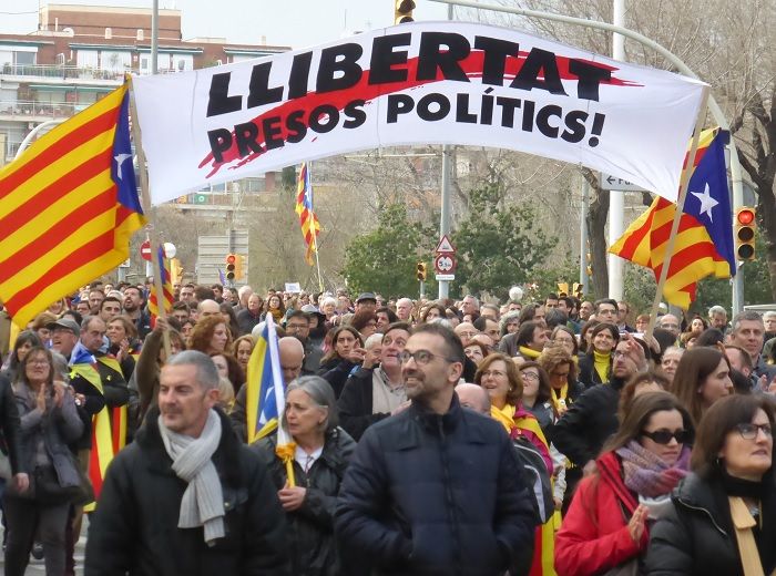 カタロニア独立運動　バルセロナ　デモ