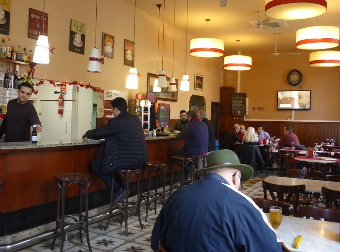 レストラン　バル