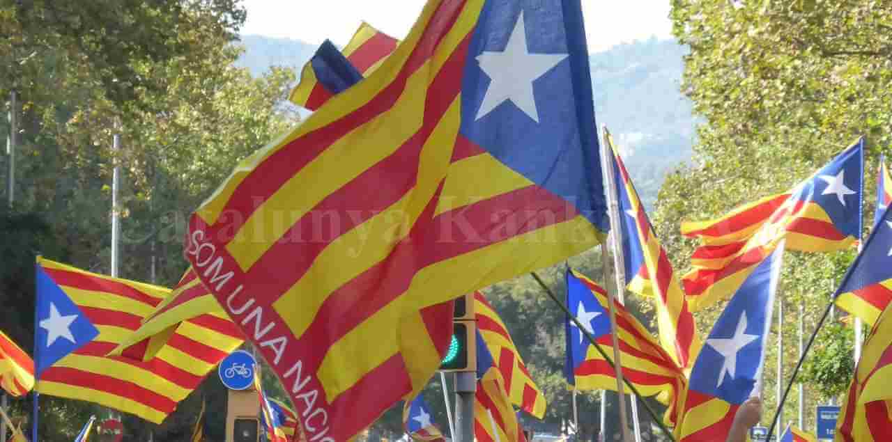 ２００６年 現在のカタルーニャ独立運動を分かりやすく解説 ２０２１年 バルセロナ観光 フリープランなら カタルーニャ観光