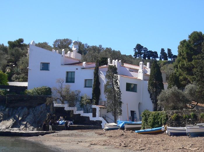 スペイン観光 カダケス ダリ画家