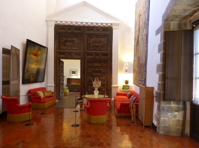 ダリ　プボル城　ガラ