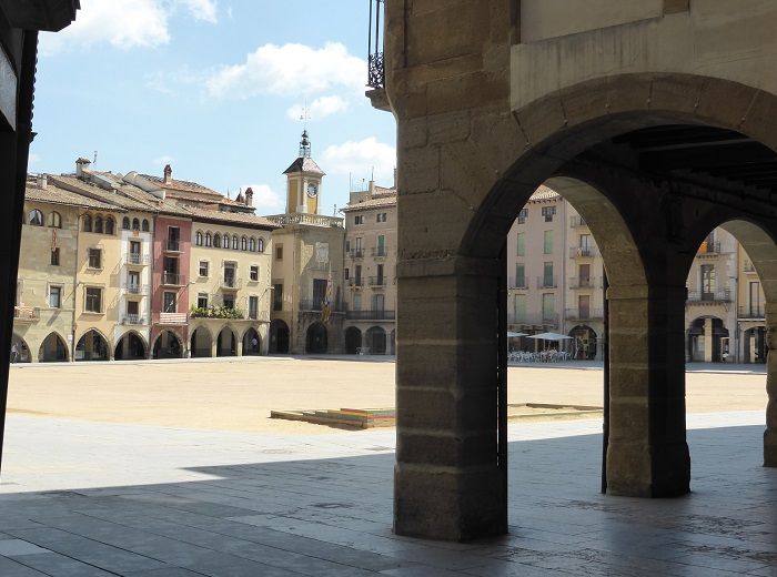 スペイン個人旅行　ヴィック中央広場