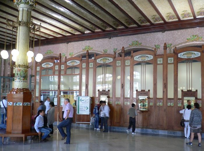 バレンシア　スペイン国有鉄道　レンフェ　駅